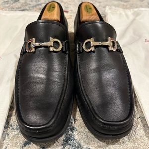Salvatore Ferragamo size 9.5 Men’s Gancini Black leather loafer